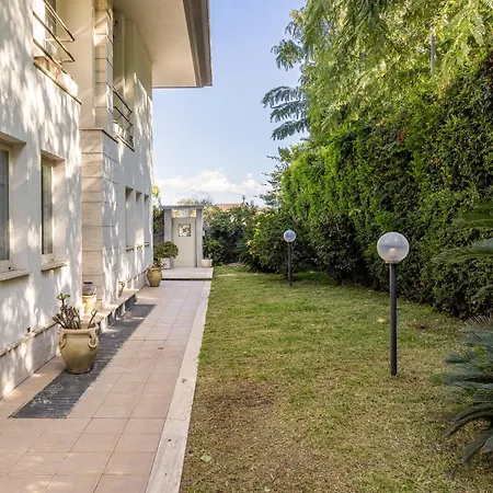 Rosaria Villa *