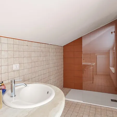 Rosaria Villa *