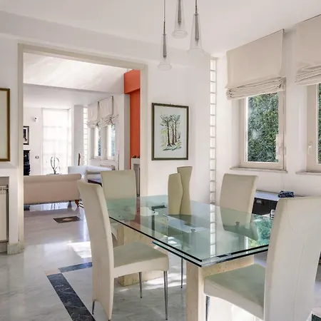 Rosaria ヴィラ ジャッレ