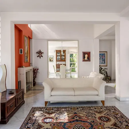 Rosaria Villa