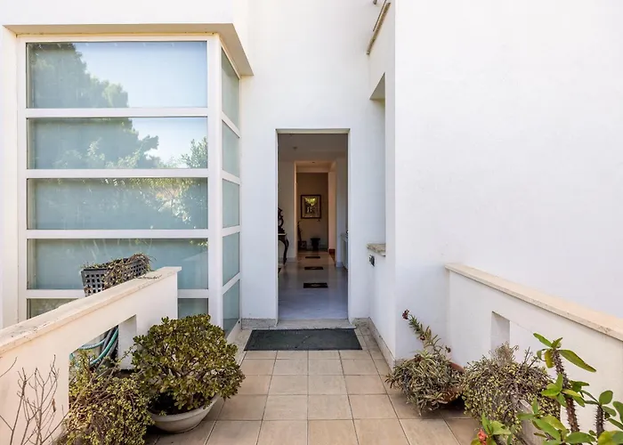 Rosaria ヴィラ ジャッレ